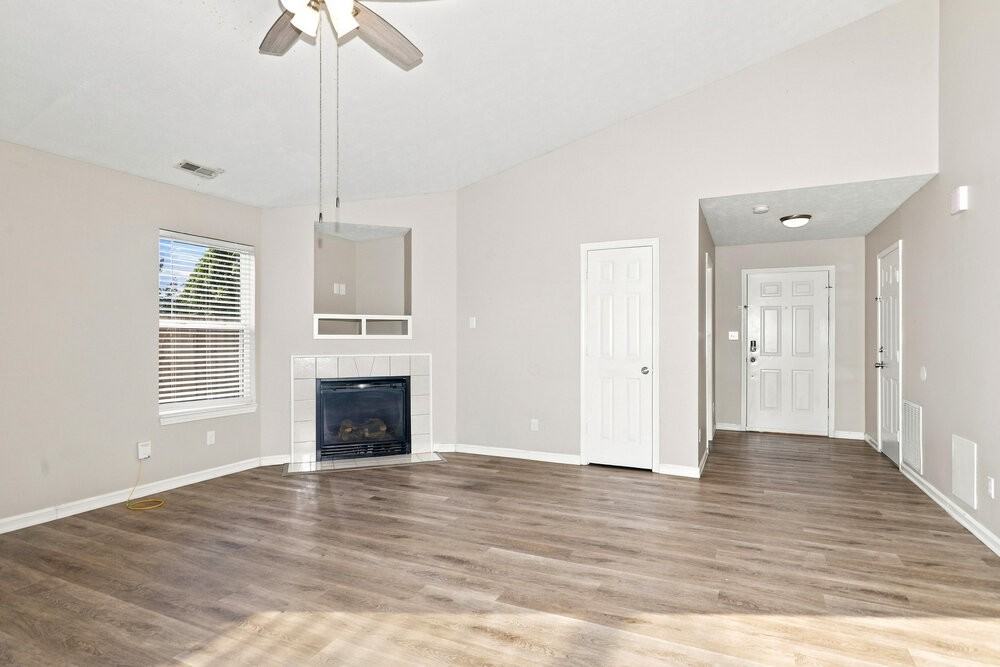 823 Pine Lake Dr - Photo 4 of 16