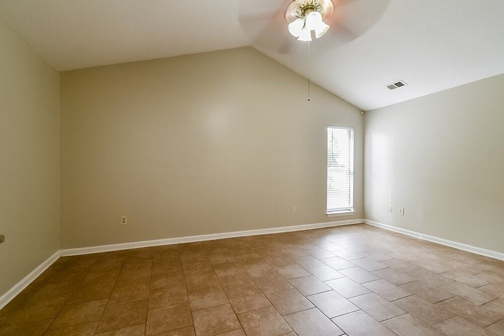 3775 Ivanhoe Dr - Photo 3 of 16