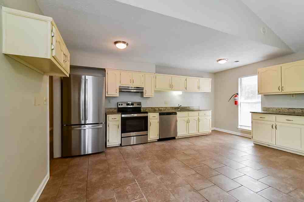 3775 Ivanhoe Dr - Photo 5 of 16