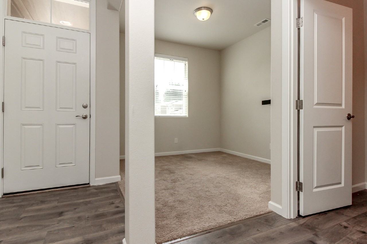 6505 Summerwood Dr E - Photo 6 of 50