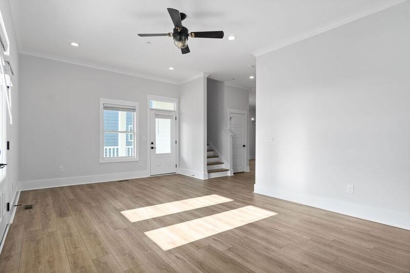 386 Augusta Ave #NA - Photo 3 of 16