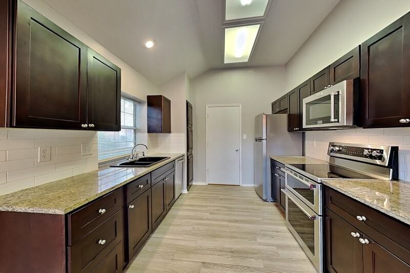 633 Beatty Dr - Photo 4 of 16