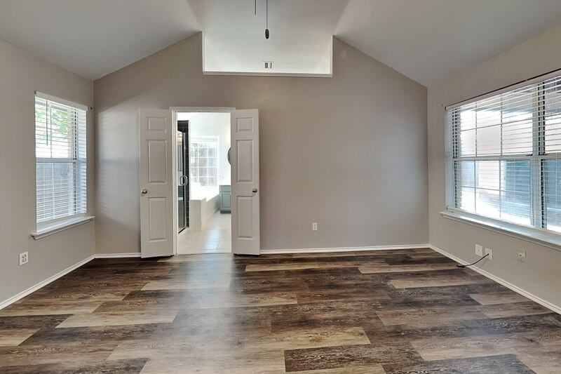 633 Beatty Dr - Photo 6 of 16