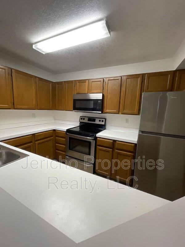 5725 W Atlantic Pl - Photo 3 of 12