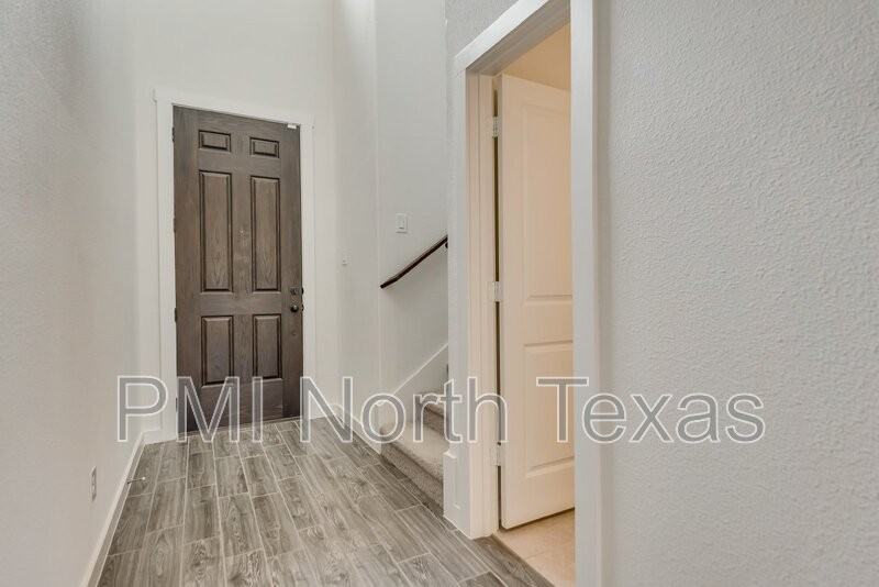 2709 Splendor Ln - Photo 4 of 26
