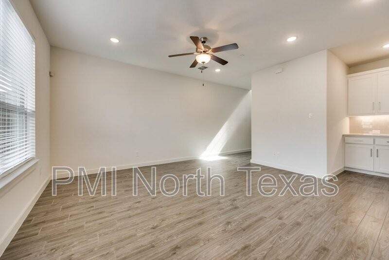 2709 Splendor Ln - Photo 6 of 26