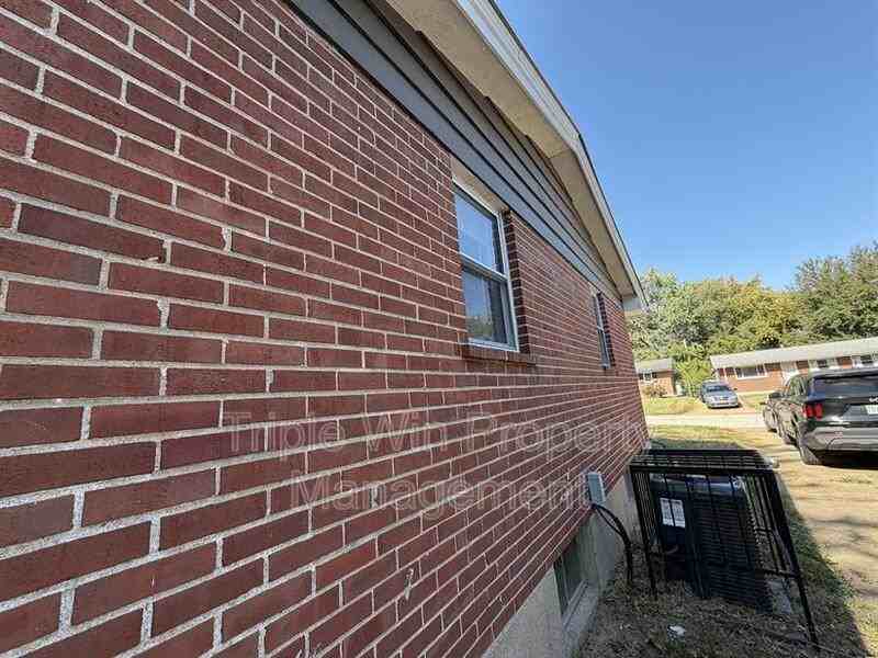 1380 Cove Ln - Photo 5 of 50
