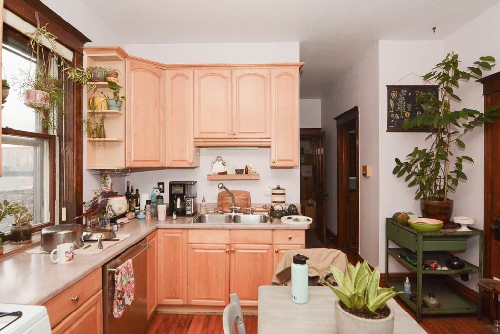 2627 W Walton St #3 - Photo 4 of 21