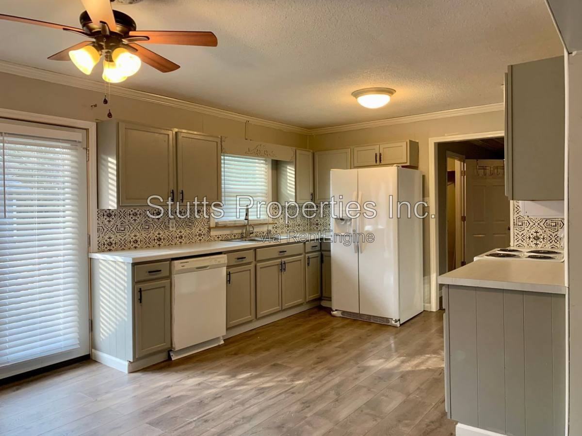 2100 Woodland Rd - Photo 2 of 16