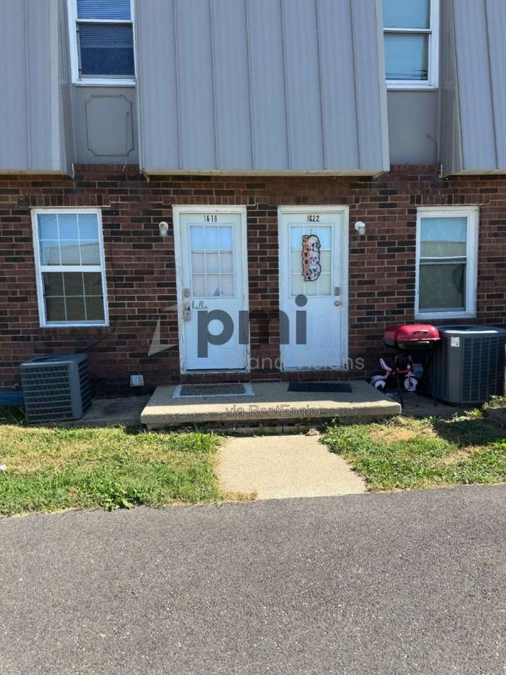 1618 University Dr - Photo 2 of 20