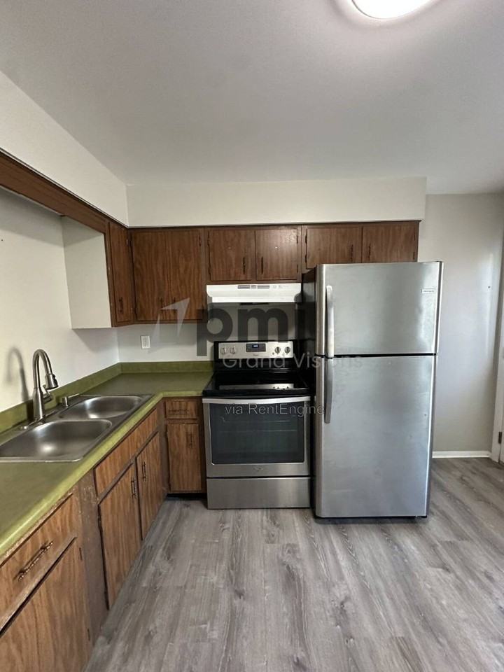 1618 University Dr - Photo 3 of 20