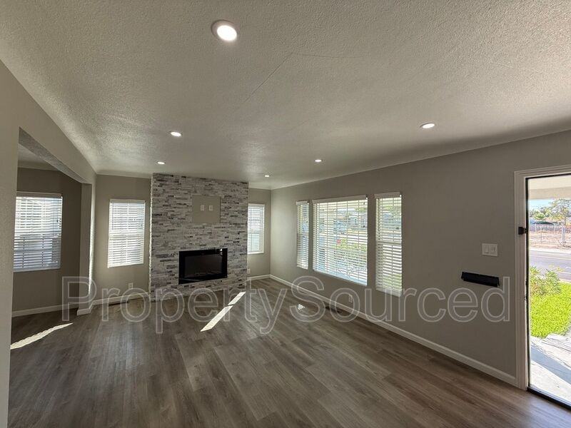 807 W Yosemite Ave - Photo 5 of 50