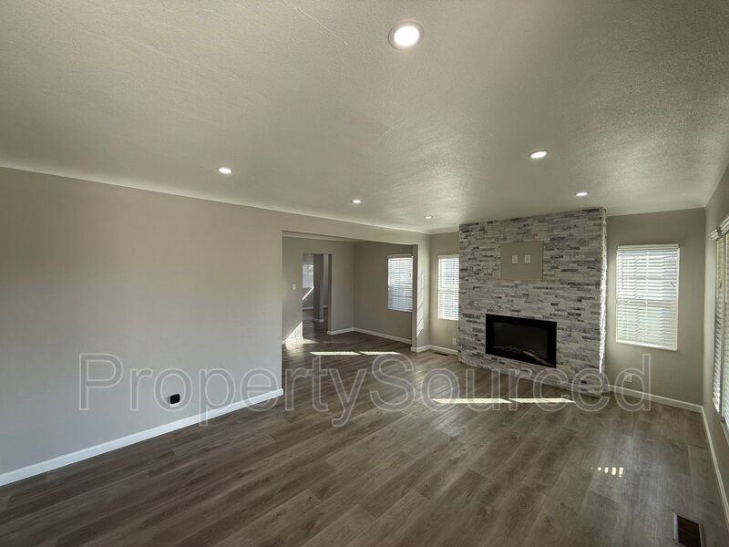 807 W Yosemite Ave - Photo 7 of 50