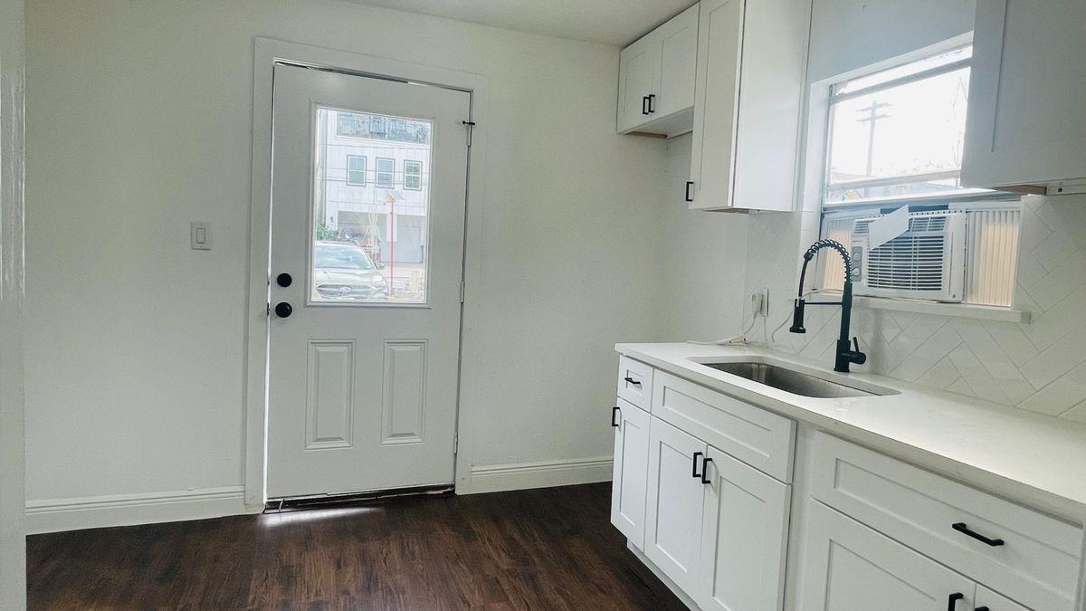 413 N Live Oak St ##2 - Photo 2 of 9