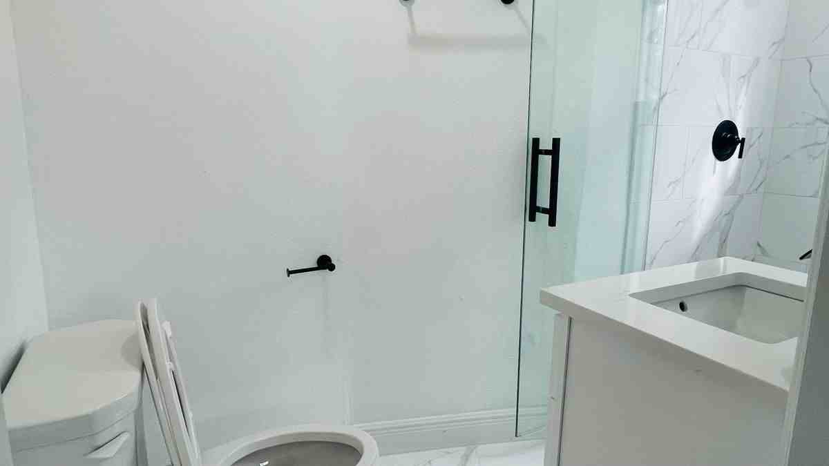 413 N Live Oak St ##2 - Photo 4 of 9