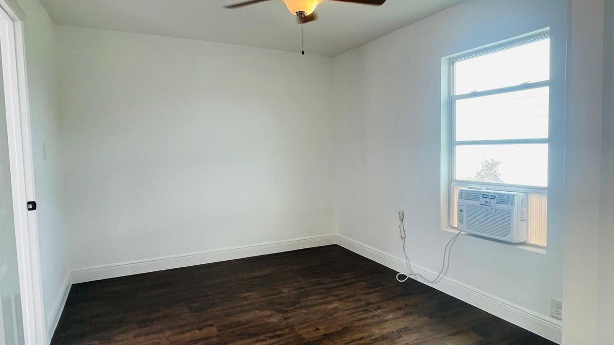 413 N Live Oak St ##2 - Photo 5 of 9