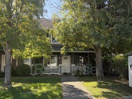 featured image of 2525 Estates Ln
