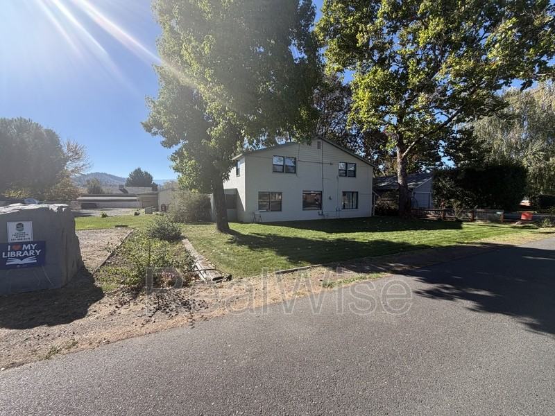 1628 Leonard Rd #3 - Photo 3 of 21
