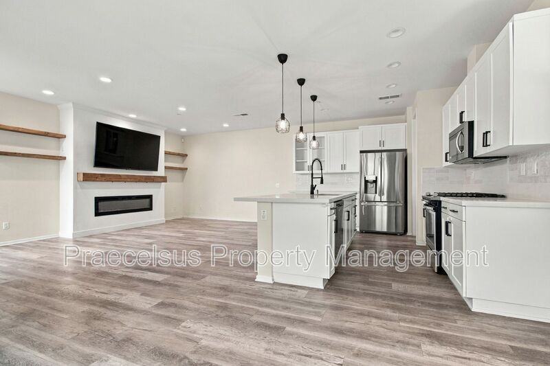 1427 Ortega St - Photo 2 of 15