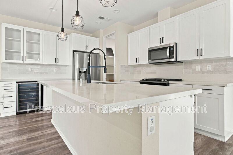1427 Ortega St - Photo 3 of 15