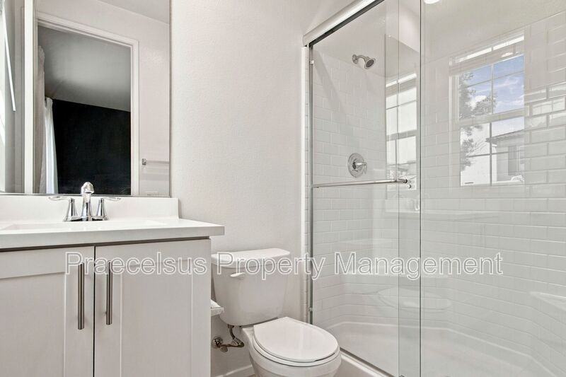 1427 Ortega St - Photo 4 of 15