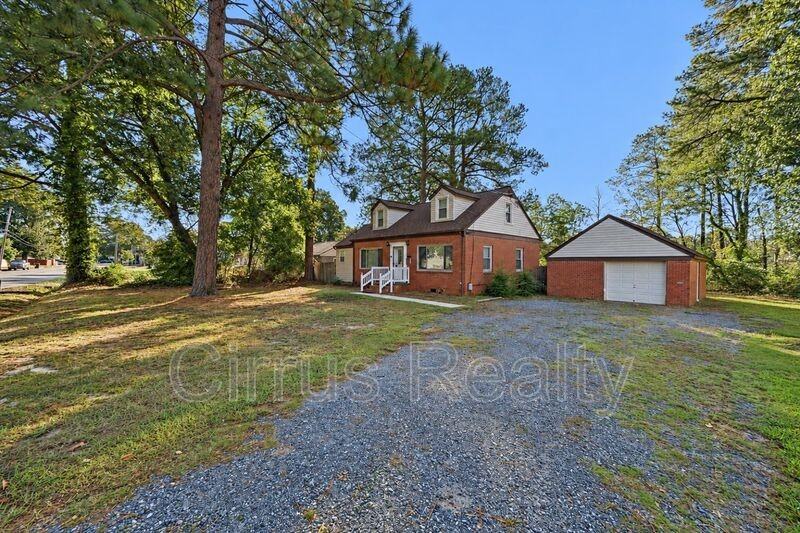 521 Rogers Ave - Photo 3 of 26