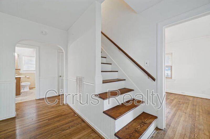 521 Rogers Ave - Photo 6 of 26