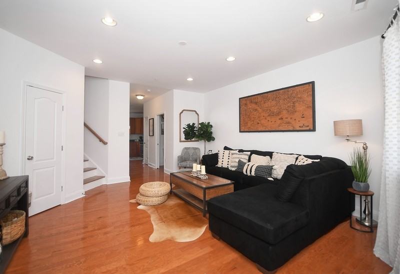 1624 Light St - Photo 2 of 19