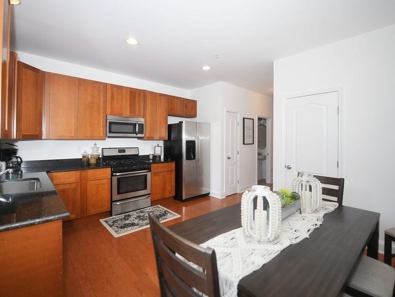 1624 Light St - Photo 4 of 19