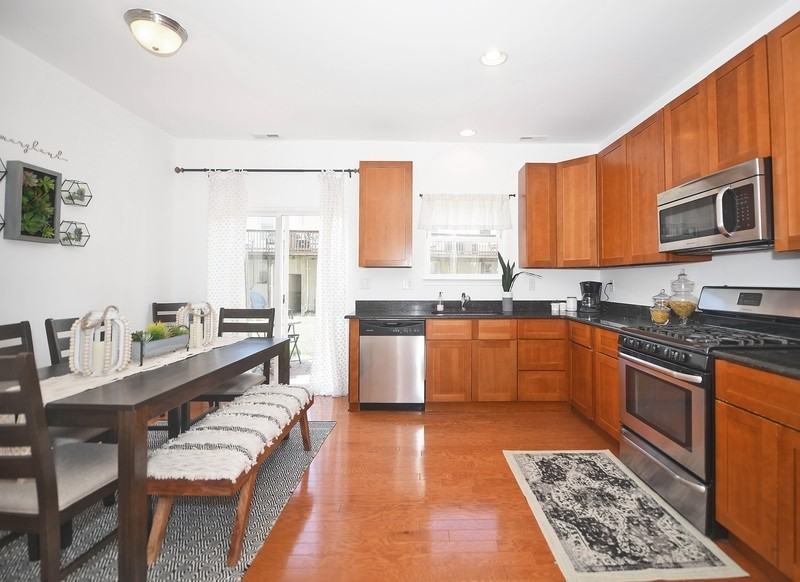 1624 Light St - Photo 5 of 19