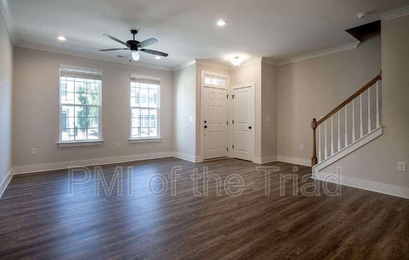 1727 Westfall St - Photo 4 of 26