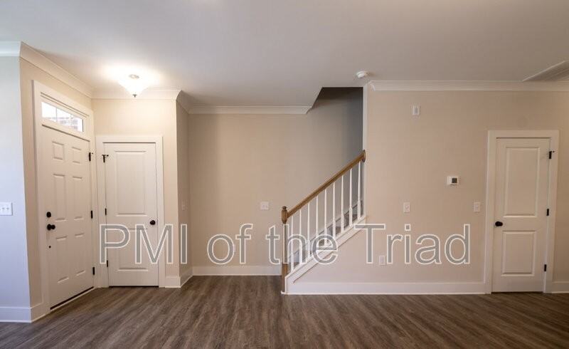 1727 Westfall St - Photo 5 of 26