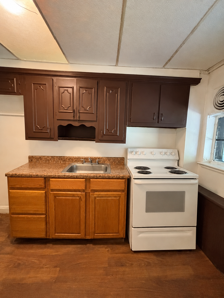 606 Washburn Ave - Photo 6 of 22