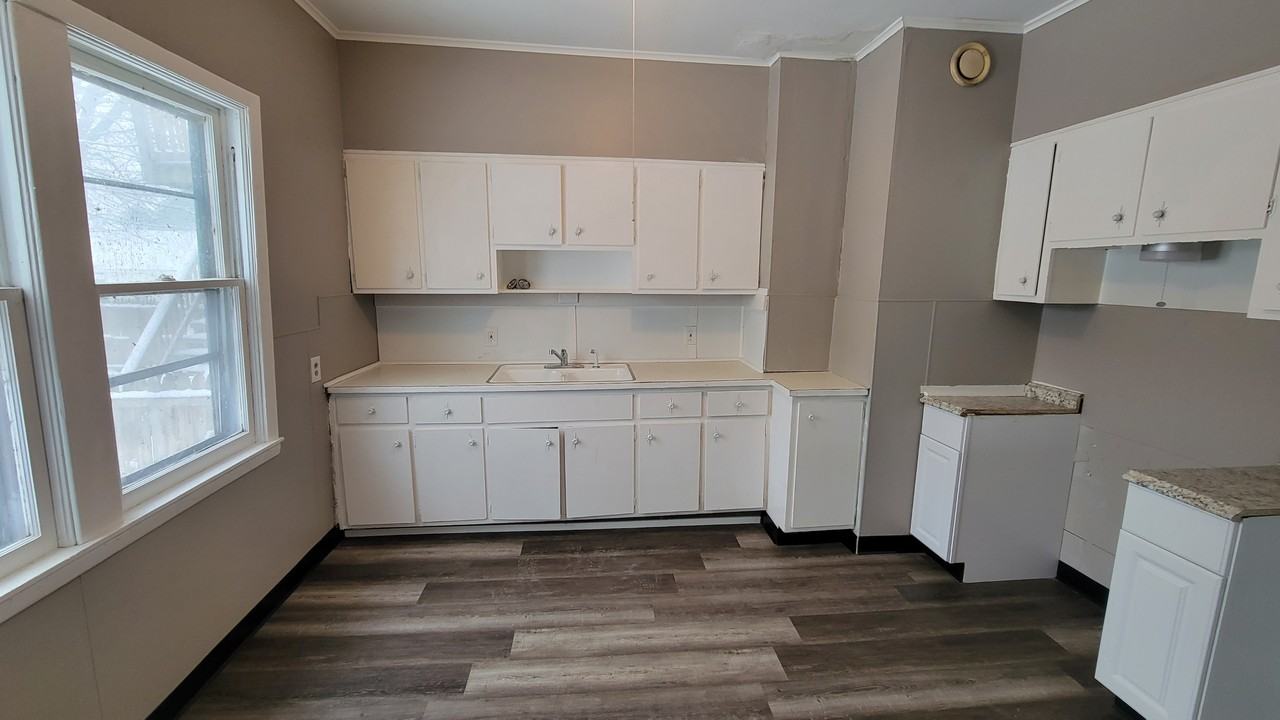 134 Condon Ave - Photo 5 of 10