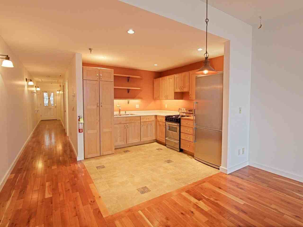 216 Lake St - Photo 4 of 18