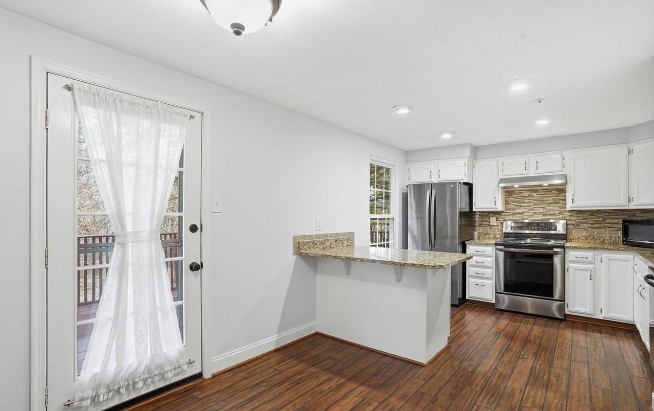 570 Quaker Ridge Ct - Photo 2 of 21