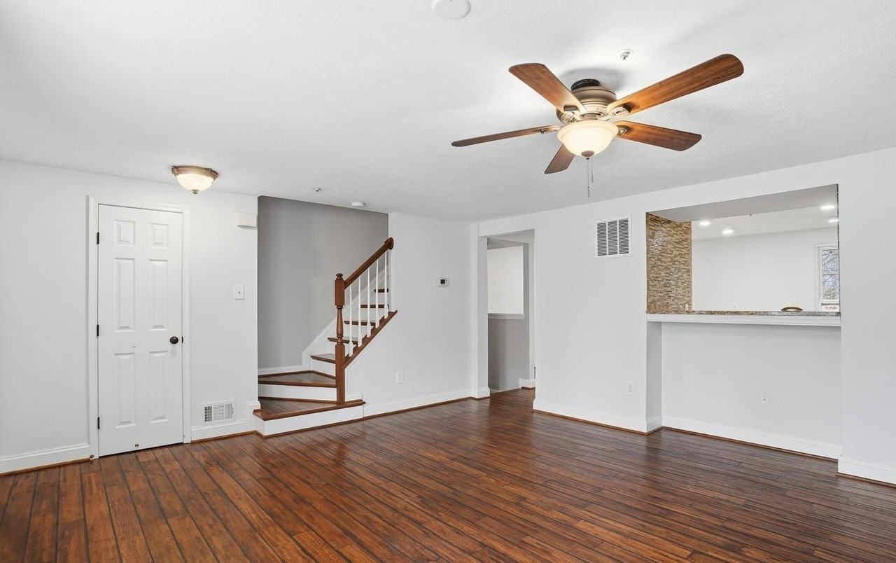 570 Quaker Ridge Ct - Photo 5 of 21