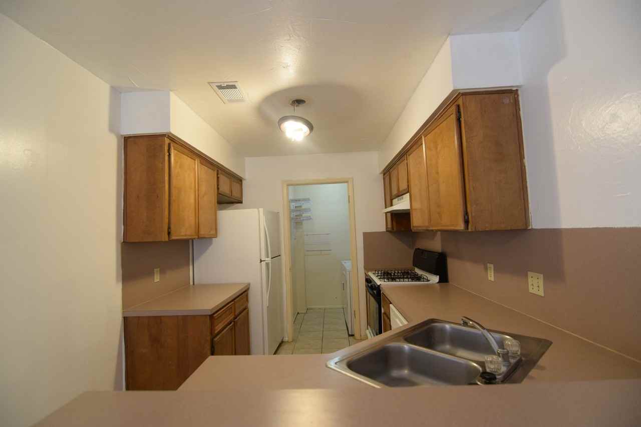1202 Westway Cir - Photo 3 of 12