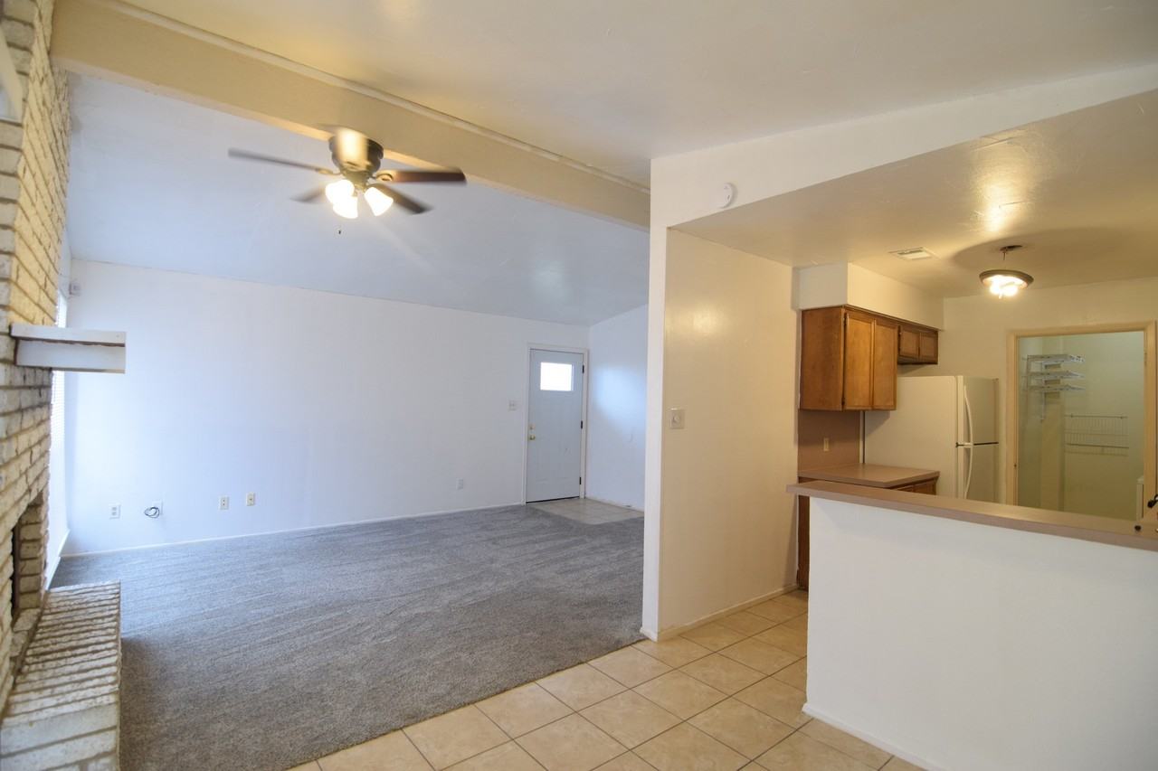 1202 Westway Cir - Photo 5 of 12
