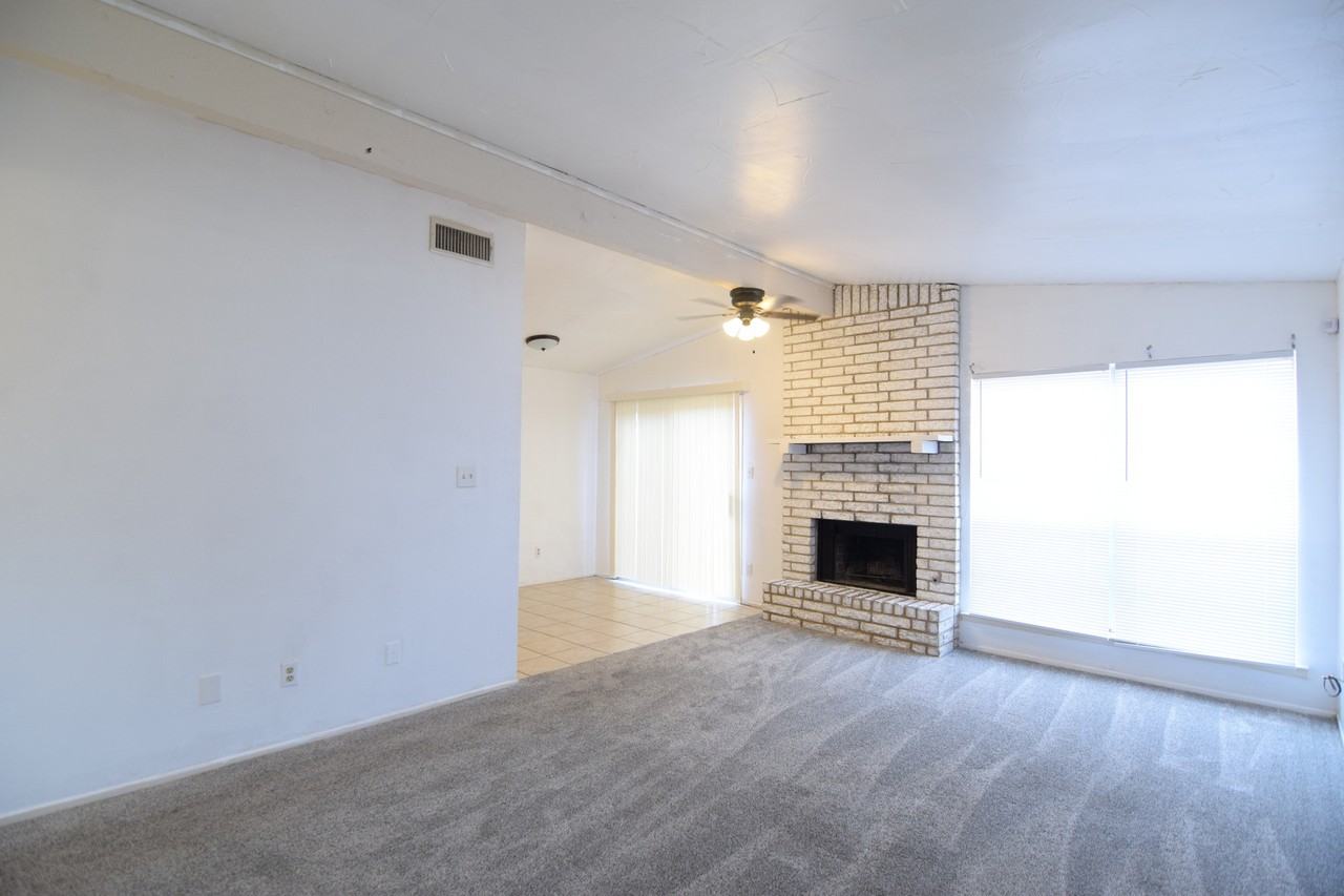 1202 Westway Cir - Photo 6 of 12