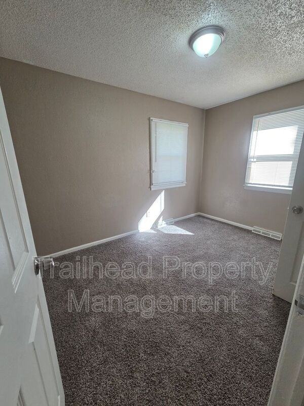 7801 E 48th St - Photo 2 of 16