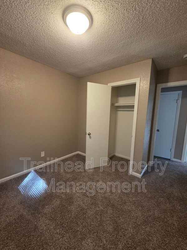 7801 E 48th St - Photo 3 of 16
