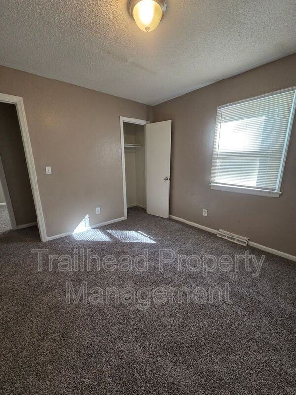 7801 E 48th St - Photo 5 of 16