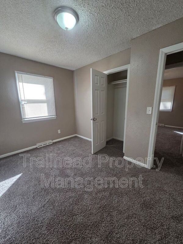 7801 E 48th St - Photo 6 of 16