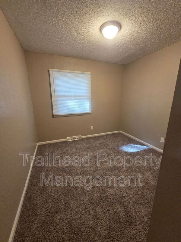 7801 E 48th St - Photo 7 of 16