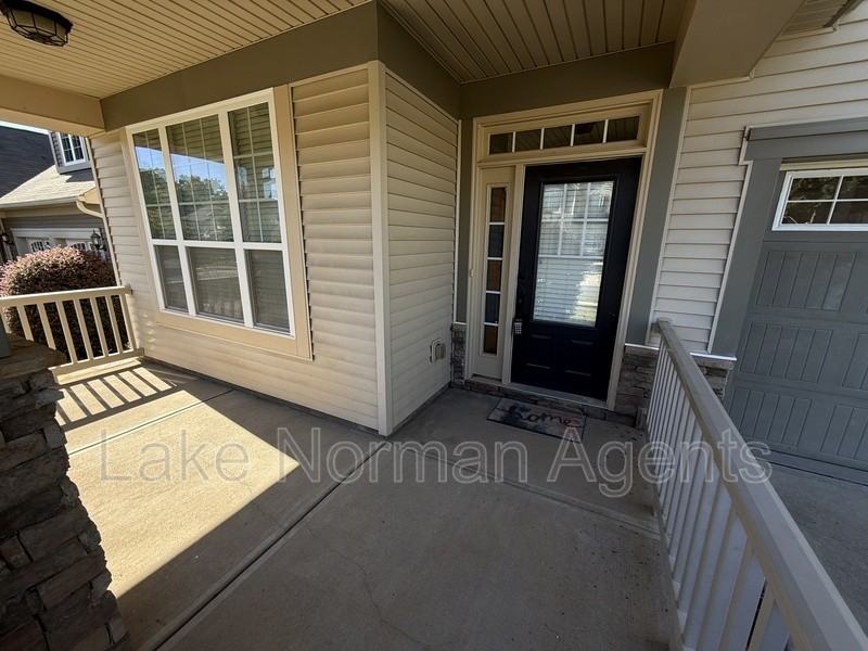 111 Edenton Ln - Photo 2 of 26