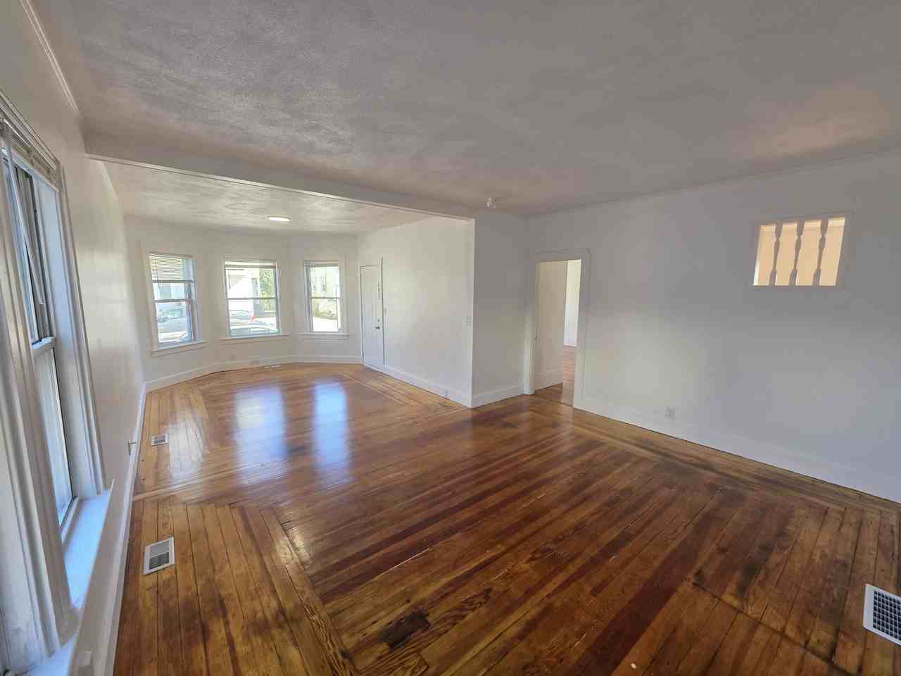 212-214 Burnside Ave - Photo 2 of 35