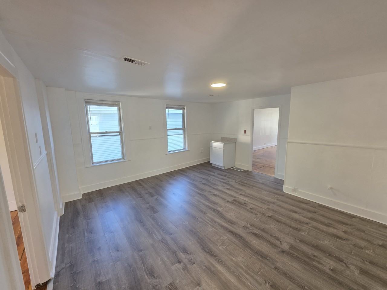 212-214 Burnside Ave - Photo 3 of 35