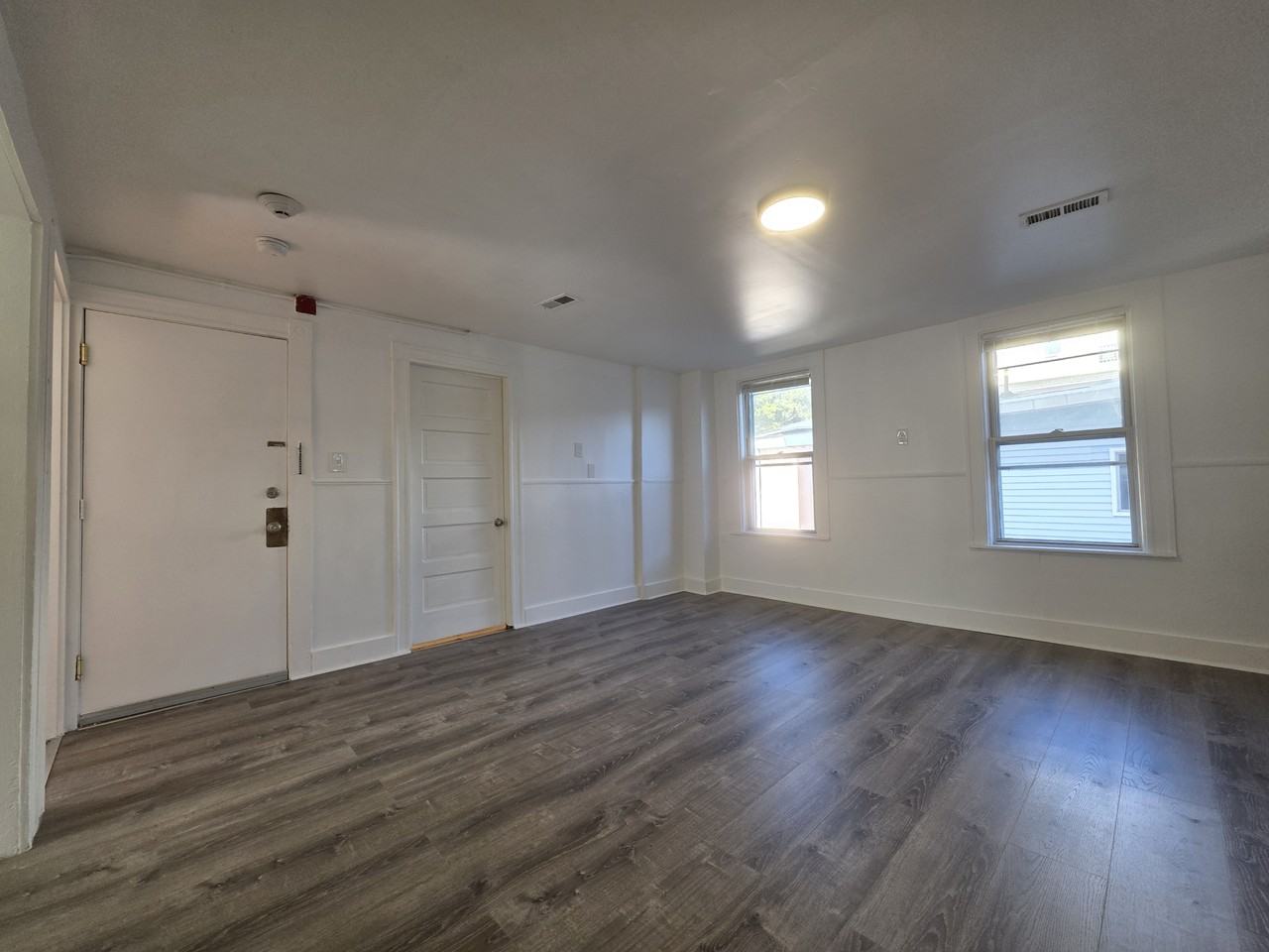 212-214 Burnside Ave - Photo 4 of 35