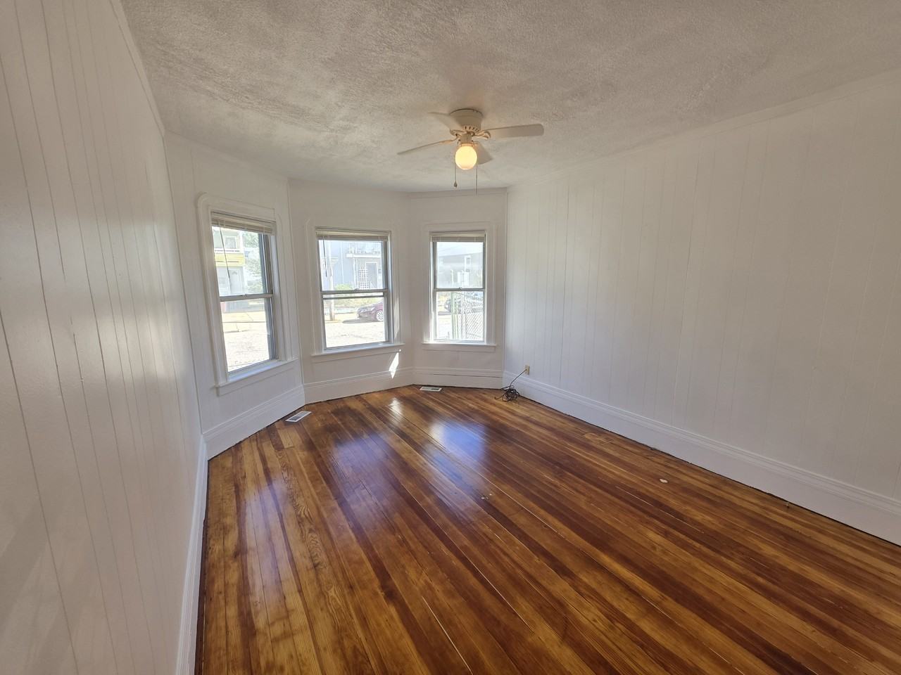 212-214 Burnside Ave - Photo 7 of 35